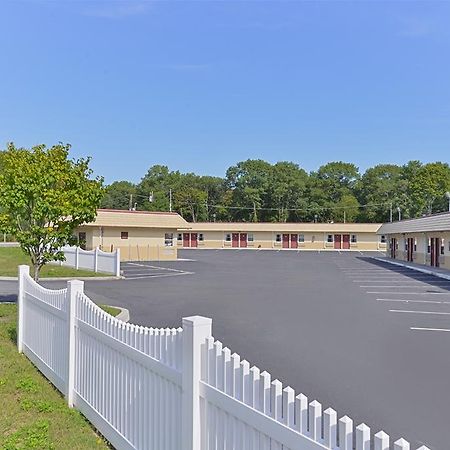 Americas Best Value Inn - Port Jefferson Station - Long Island Экстерьер фото