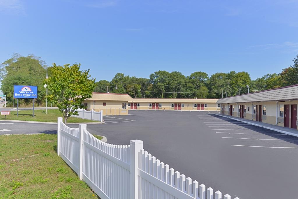 Americas Best Value Inn - Port Jefferson Station - Long Island Экстерьер фото