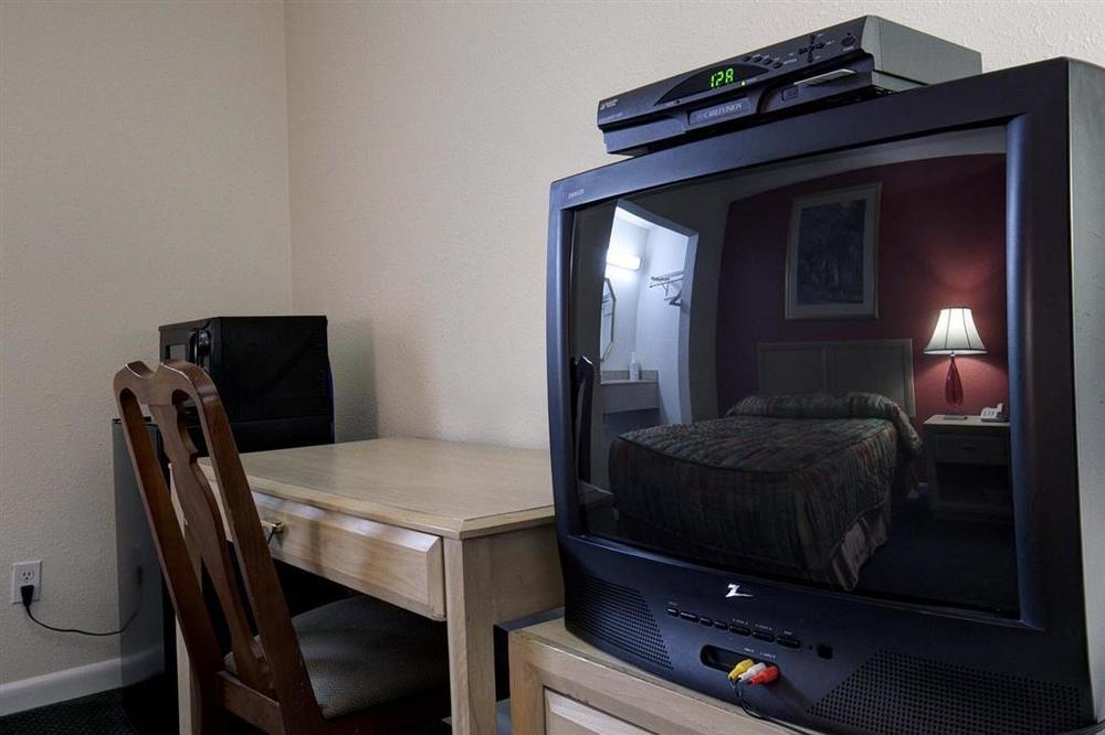 Americas Best Value Inn - Port Jefferson Station - Long Island Номер фото