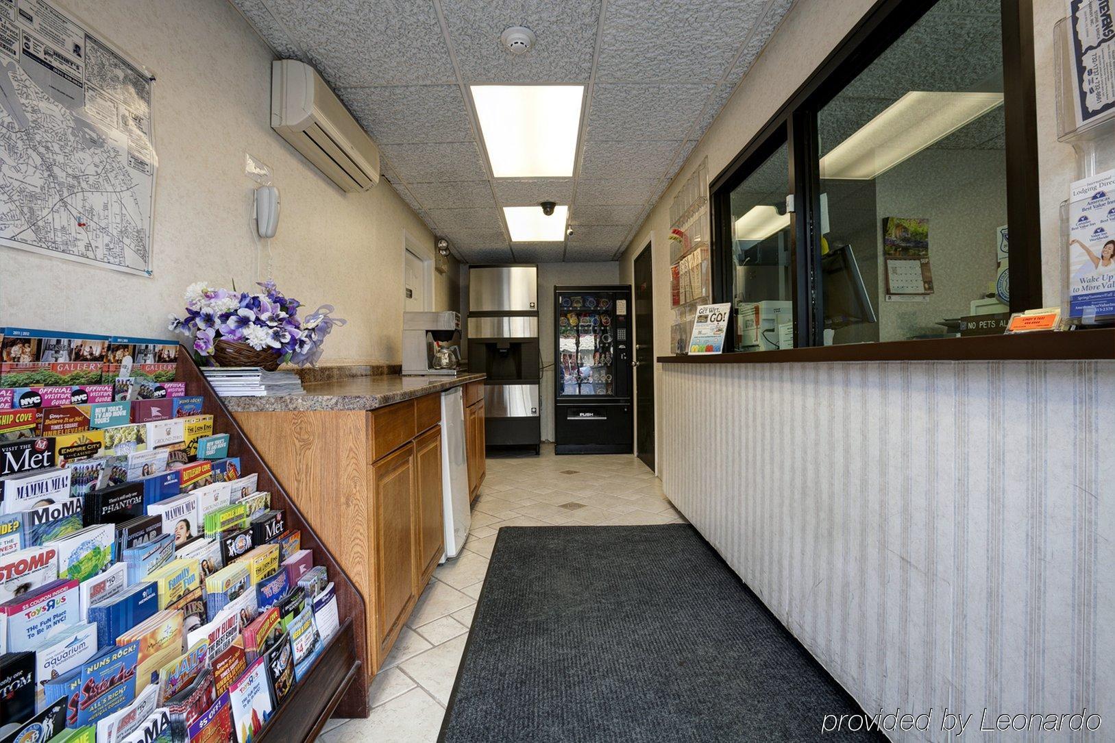 Americas Best Value Inn - Port Jefferson Station - Long Island Интерьер фото