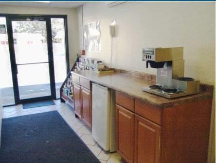 Americas Best Value Inn - Port Jefferson Station - Long Island Экстерьер фото