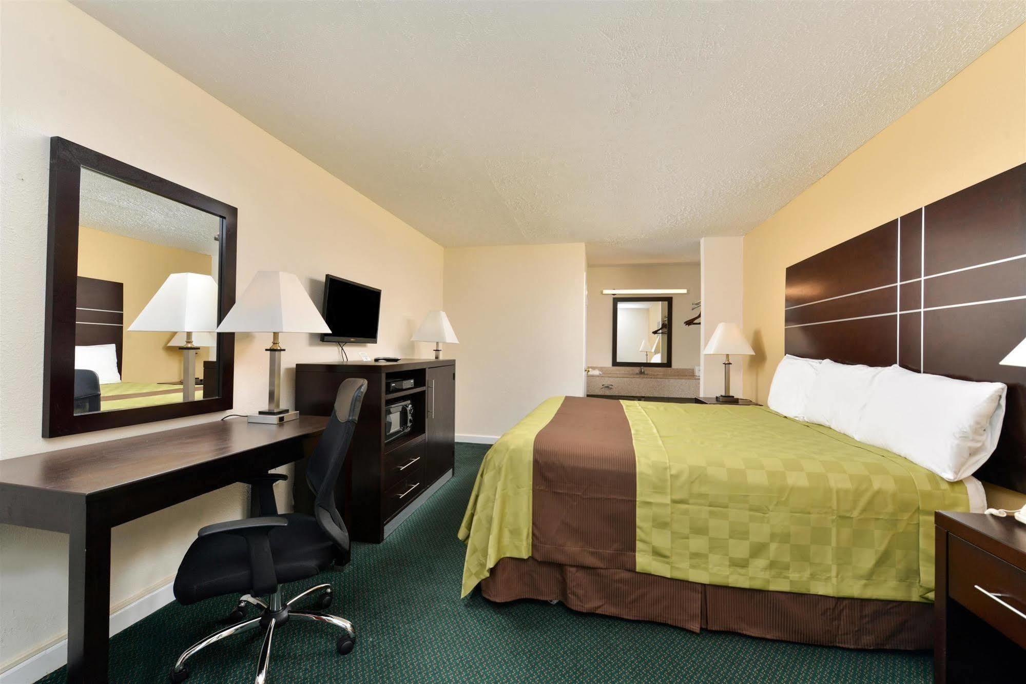 Americas Best Value Inn - Port Jefferson Station - Long Island Экстерьер фото