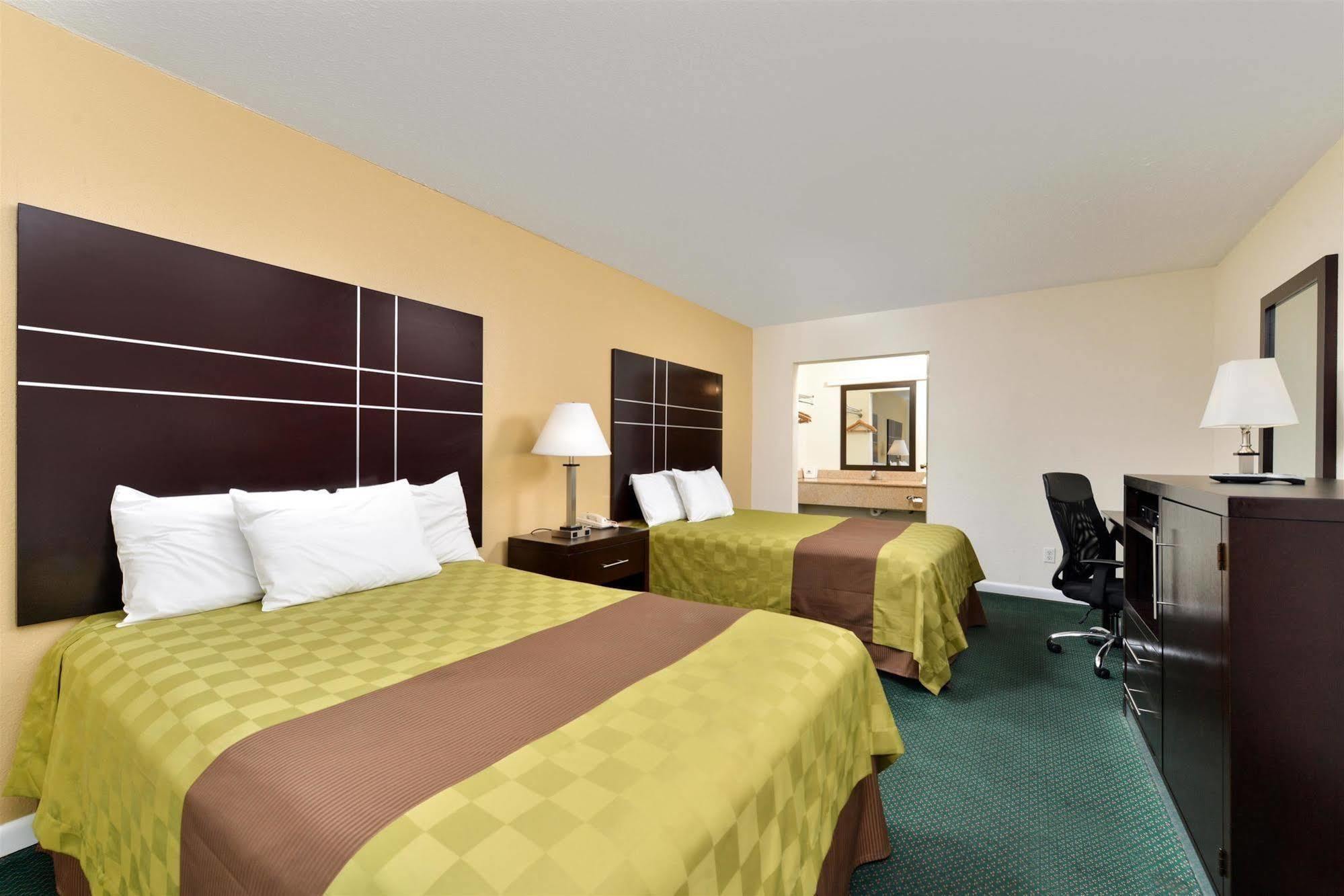 Americas Best Value Inn - Port Jefferson Station - Long Island Экстерьер фото