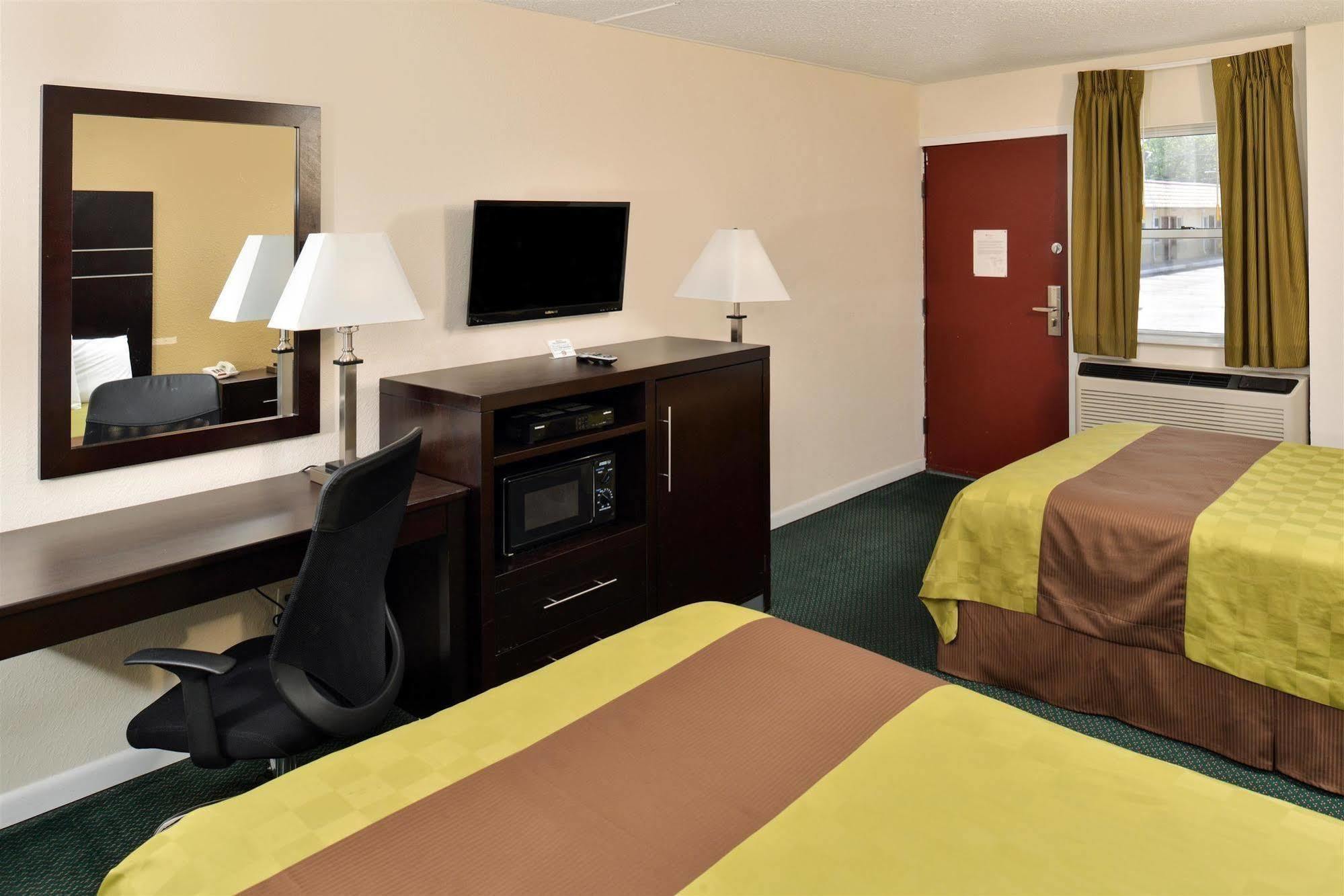 Americas Best Value Inn - Port Jefferson Station - Long Island Экстерьер фото