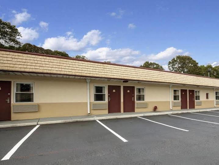 Americas Best Value Inn - Port Jefferson Station - Long Island Экстерьер фото